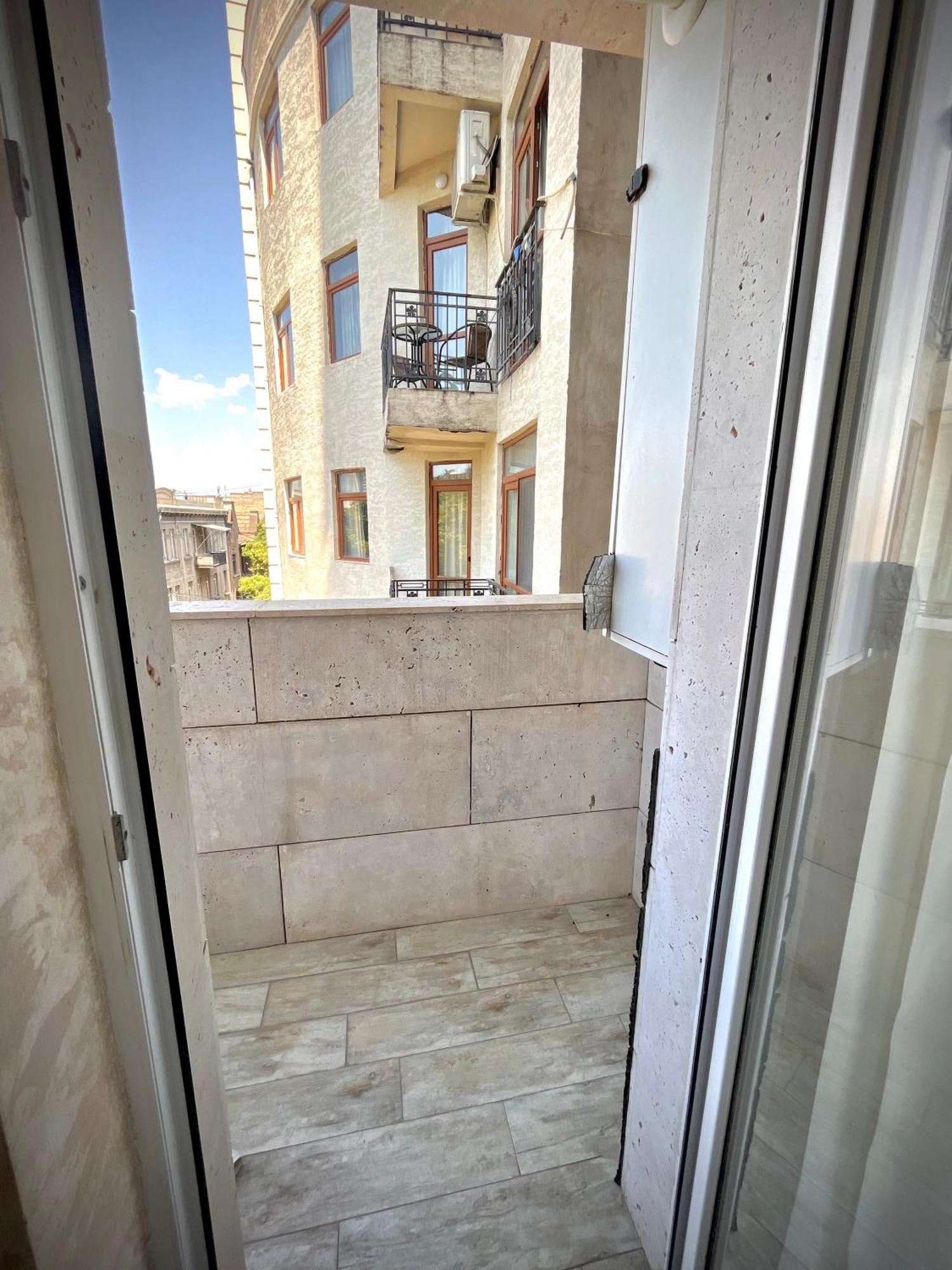 Central Apartment ティビリシ エクステリア 写真