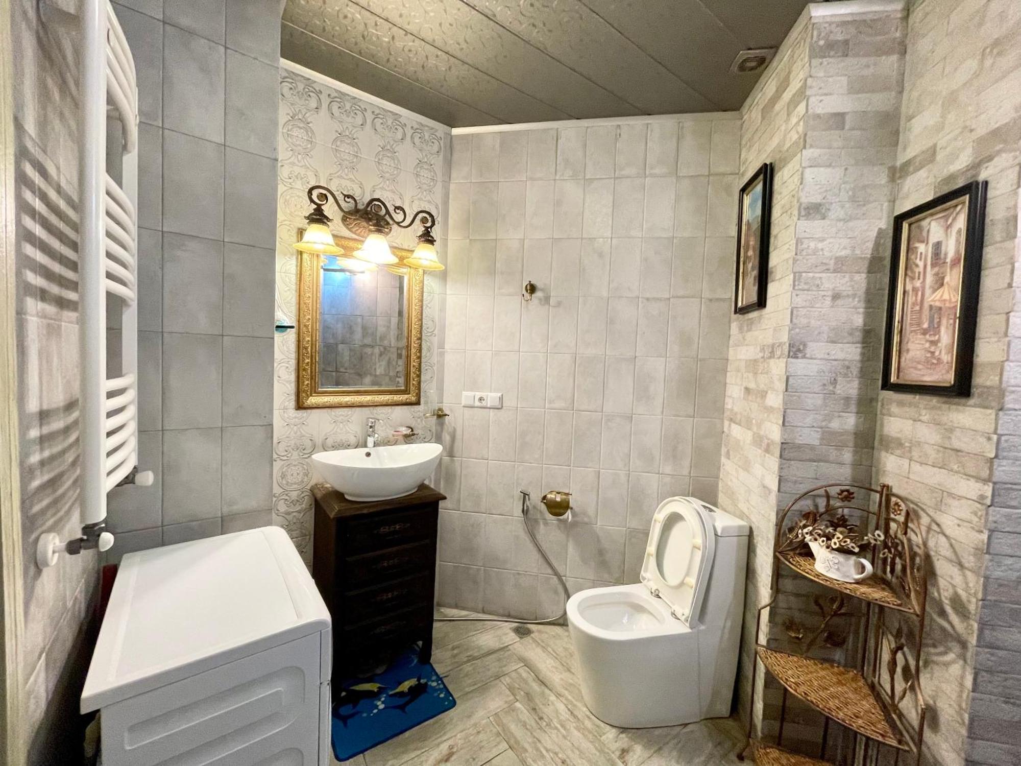 Central Apartment ティビリシ エクステリア 写真